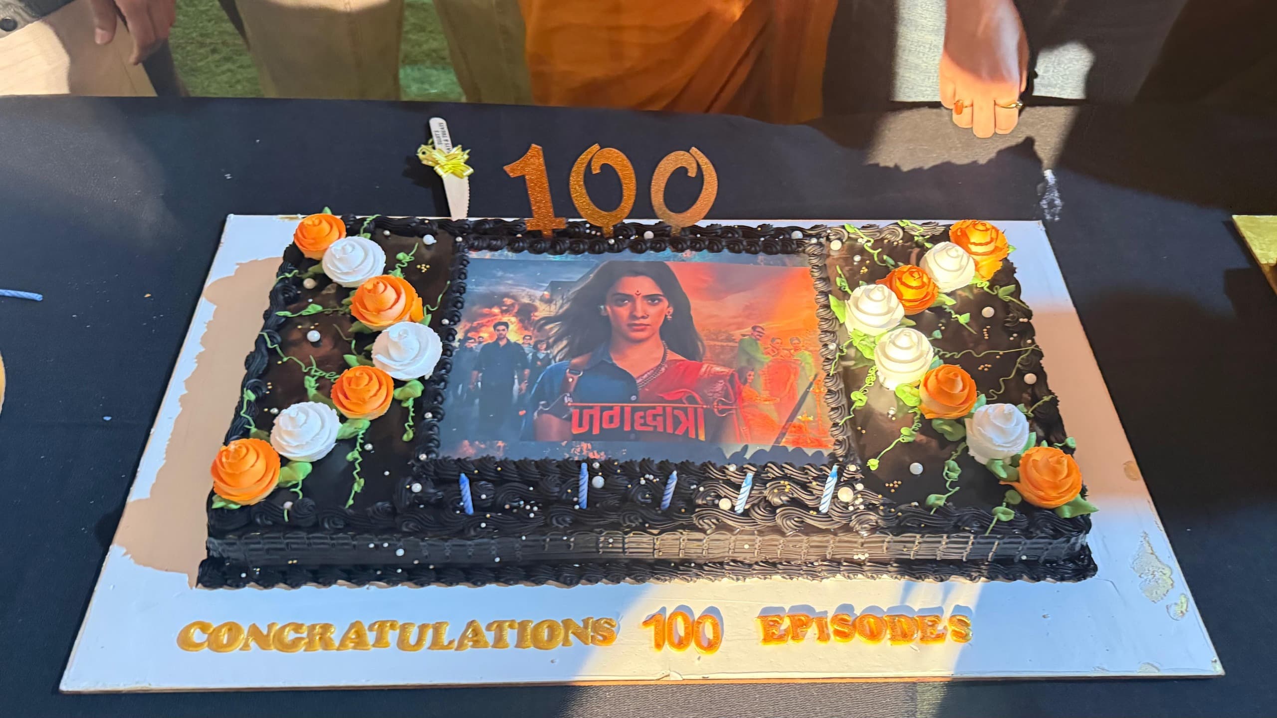 Rahul Kumar Tewary’s Jagadhatri Completes 100 Episodes; Cast Celebrates with Special Cake-Cutting Ceremony image 2